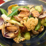 藤緒 - あさりと春野菜のバター炒め