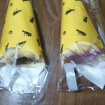 スイーツ ねこじ - ティラミスクレープ、ピーチクレープ。
      
      