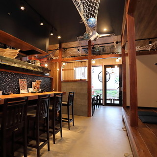 カウンター1名様×1
サクッと飲んで頂けるカウンター席もご用意