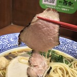 麺や而今 - 麺や而今(じこん)(大阪府大東市灰塚)あっさり醤油 芳醇醤油鶏そば(並)