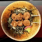 六文銭丼（牛ばら肉のロール丼）