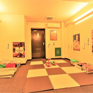 お子様連れのお客様に嬉しいキッズルームも広々ご用意。