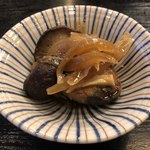 Doioyakatanokodawari Ryourien - 晩酌セットの小鉢（椎茸と鰹）