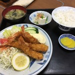 お食事の店 キッチンカロリー - 妹のエビフライ定食