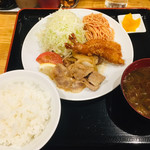 飲食笑商何屋ねこ膳 - しょうが焼きとエビフライ定食