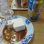 伊勢屋酒店 - 氷結レモンレギュラーと冷奴(食べかけ失礼)