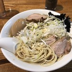 中村屋総本山 - 煮干しラーメン、煮卵、白髭ネギ追加