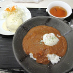 天神バーグ すなお - ランチ　カレーの温玉のせとクリームハンバーグ