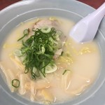 旭川ラーメン - シンプル塩ラーメン⭐️
塩だけど白湯ラーメンみたく白濁。