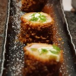 とんかつ マンジェ - エシレバターとんかつ！
      バターが溶けたらトリュフ塩と一緒にどうぞ！