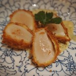 とんかつ マンジェ - 帆立の貝柱フライ♪
      めっちゃ大きくてビックリ！