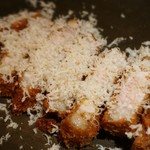 とんかつ マンジェ - 新レギュラーのレホール(山わさび)とんかつ！
      生姜の効いたソースと頂きます♪