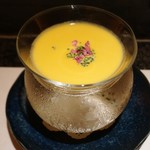 とんかつ マンジェ - 一番最初に頂きました！
      カボチャとじゃが芋の冷製スープ♪