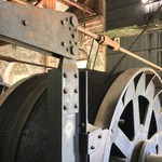 お食事の店 キッチンカロリー - 【オマケ】エレベーター昇降用滑車（木製）