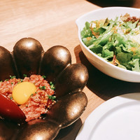 焼肉すどう 春吉 - 『チョレギサラダ＆近江牛ユッケ』様