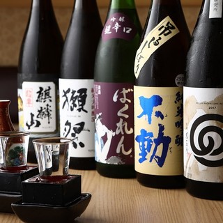 全国の希少な地酒が常時20種以上！日本酒好きには堪りません！