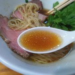 極汁美麺 umami - オイリーですがすっかりスープ