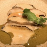AKI NAGAO - 岩内 蝦夷鮑－フォアグラのマリネとあわび茸のコンフィ アップ