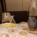 AKI NAGAO - 花垣 超熟純米古酒に美味しい緑茶もどうぞって♪
