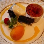 Seasonal dessert (gateau chocolate and creme brûlée)