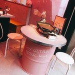 大阪梅田・韓国焼肉　テバクチキン ウルトラソウル - ピンクのドラム缶
