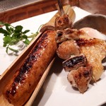 蔵人厨 ねのひ - 『串焼き三点盛り合わせ』三河赤鶏を使用。つくね串、手羽先串、鶏ねぎ間串