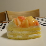 ヤマ ベイクド - 桃のショートケーキ