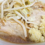 ラーメン二郎 - 豚