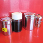 ラーメン二郎 - 卓上調味料