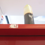 ラーメン二郎 - カウンター上の赤酢