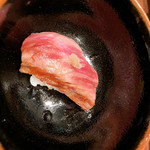 鳥茂 - 黒毛和牛サーロイン、下にご飯