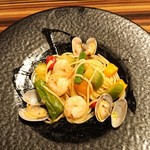 イタリアンダイニング MAO - アサリと海老と夏野菜のペペロンチーノ