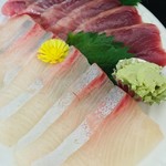 鮮魚のぬまざき - 料理写真:カツオ、カンパチ6切れずつ（1000円）