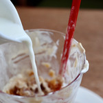 ロージーティーハウス - 半分食べたらミルクを注いでアイスミルクティーに♪