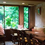 喫茶ルオー - 美しい緑が見える窓際