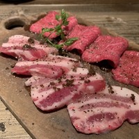 代官山焼肉 kintan - プラチナポークと仙台牛の厳選赤身肉。