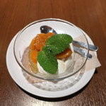 OSTERIA dieci - 枇杷添えパンナコッタ