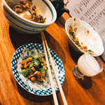 角打ち 三河 - オクラ納豆と肉どうふ