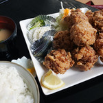 お食事＆居酒屋　としちゃん - 鶏の唐揚げ定食（7個）690円税込