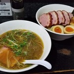 塩そば専門店 桑ばら - カルクスモーキーキムラの燻製つけそば 鴨