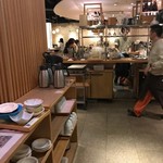 おばんざい・炙り焼き・酒 菜な - 店内