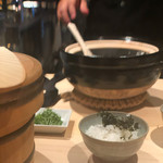 焼き鳥 とりら - 椀に盛り天草海苔を乗せる