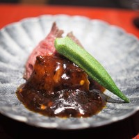 4000 Chinese Restaurant - 仙台和牛ヒレの低温調理　豆鼓ソース　ラー油の粉　茄子とオクラ