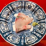 一心鮨 光洋 - シマアジは岩塩の上で行ったり来たり