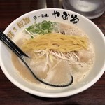 三代目 やぶ家 - 少し縮れた中細麺