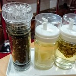 タイジンジャー - 青唐辛子の酢とニンニクの酢をお好みで。