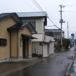 相月堂 - 外観（道路側より：清水橋方面→市内）