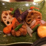 大戸屋 - "鶏と野菜の黒酢あん"