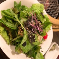 SATOブリアン 本店 - サラダ  薄味なので肉の合間に