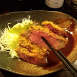 Baniku Ryouri Umakatsuzou - 馬肉カツはミディアムレアな揚げ上がり。